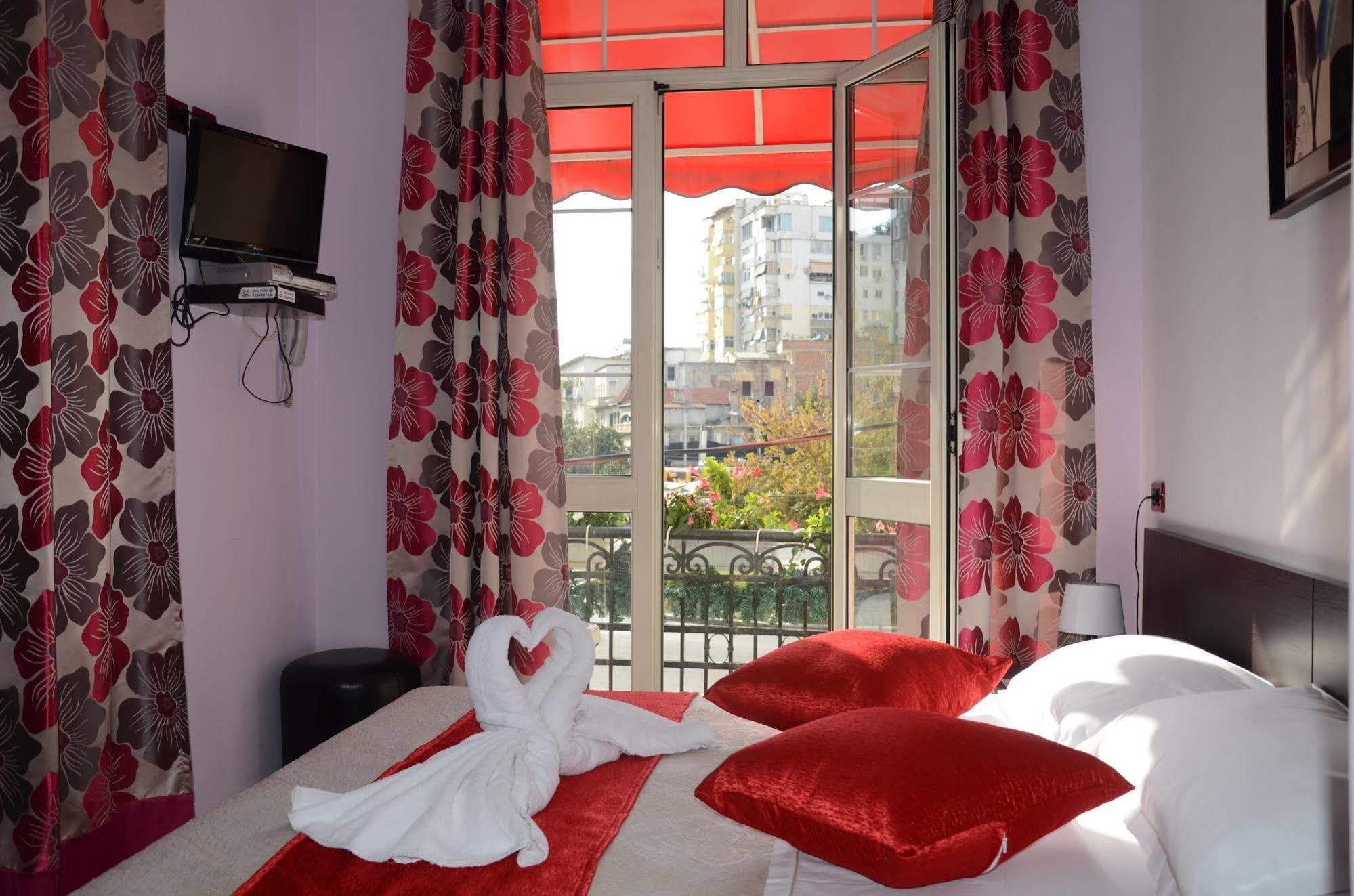 Jolly City Center Hotel Tirana Kültér fotó